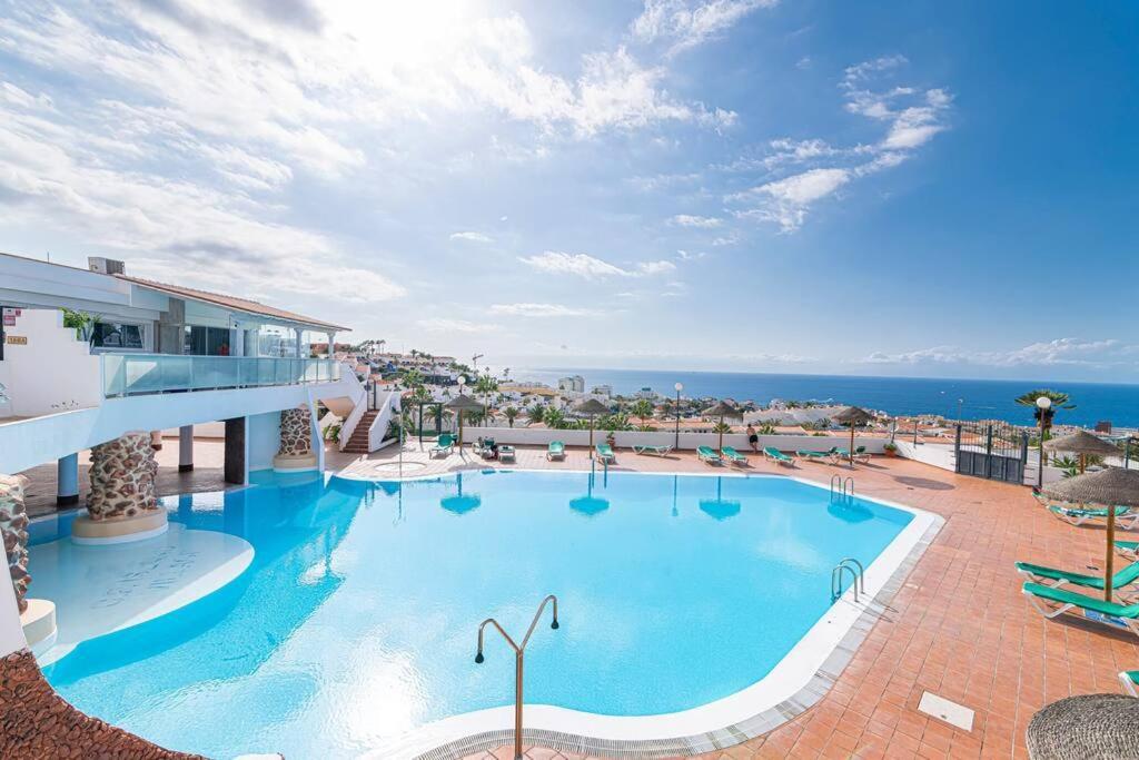 Island Village With Apartment *